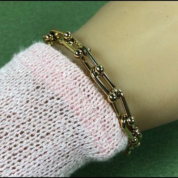 Woman’s U-Link Paperclip Necklace & Bracelet Set - Picture 10 of 11